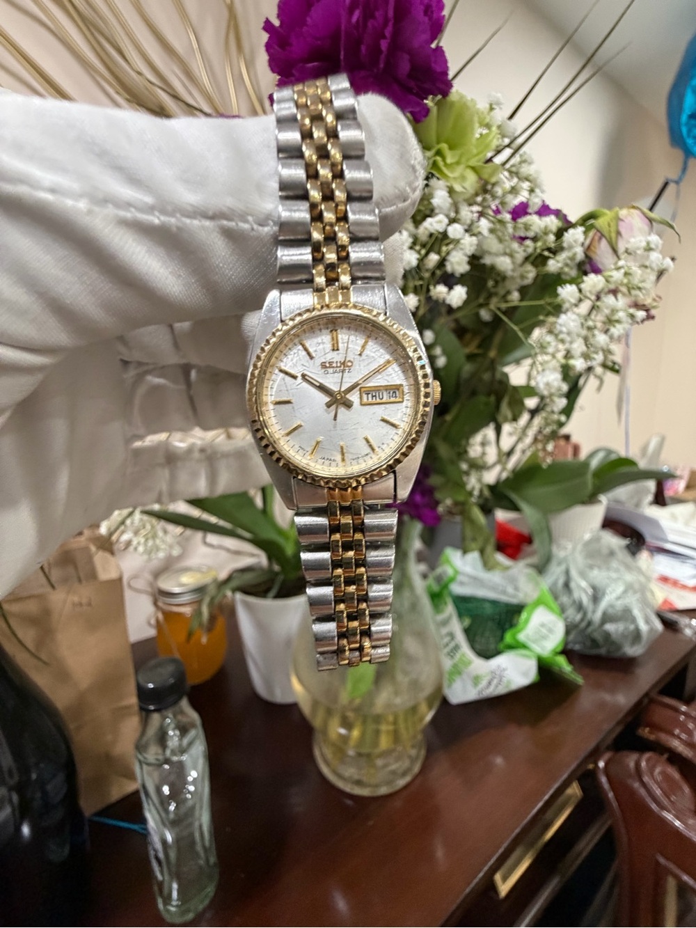 Vintage Seiko Womens Watch 7N83-0041 Two Tone Fluted Bezel Day Date Jubilee Runs